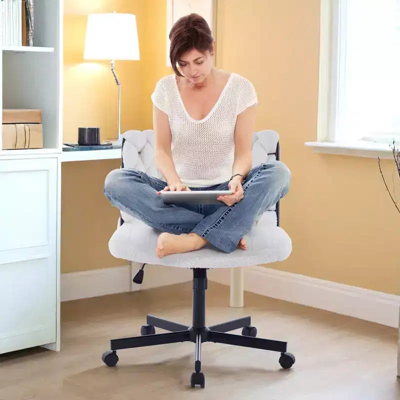 Chaise de bureau pivotante sans accoudoirs en polaire nounours et velours beige/gris/rose à croisillons, 1 personne, hauteur réglable, 136 kg