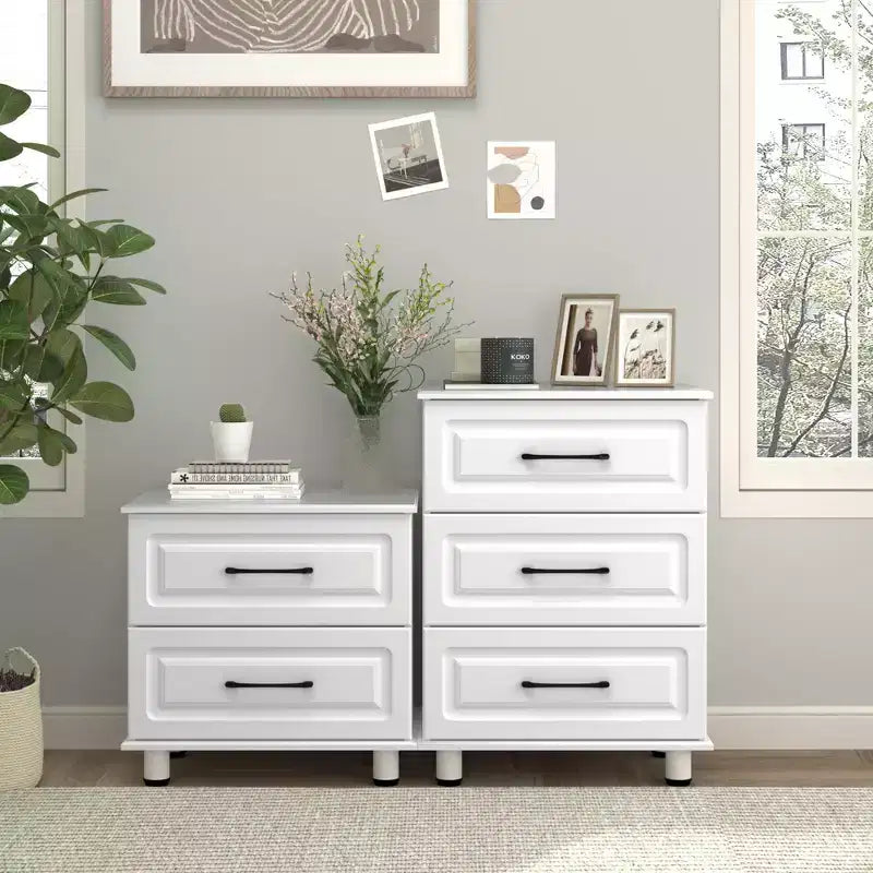 Commode blanche à 3 tiroirs avec poignées en acier, montage par une personne